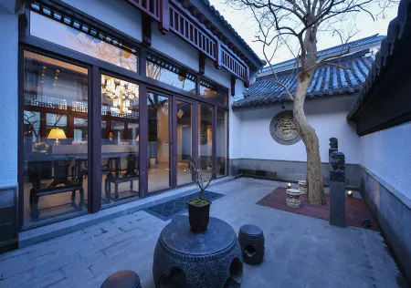 Mehood Lestie Hotel (Suzhou Taihu) Отели рядом с достопримечательностью «Shanghai Customs College Suzhou Branch»