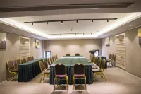 Homeinn Plus Hotel (Tianchang Municipal Government Wuyue Plaza) - parking