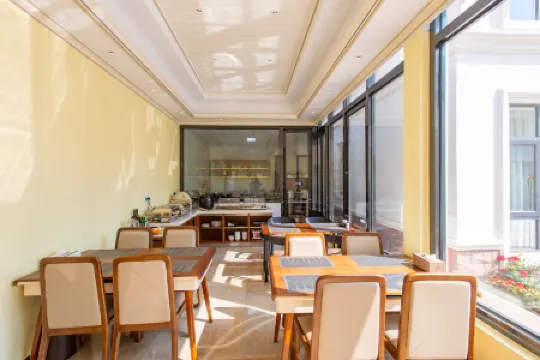 Deluxe Villa Boutique Hostel