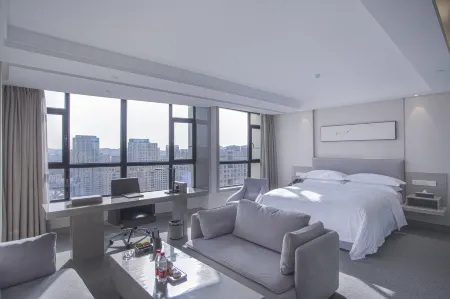 Sylvia Hotel Отели рядом с достопримечательностью «Weihai Science and Technology Museum»