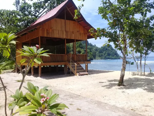 Nusa Nalan Beach Resort - Хоумстей