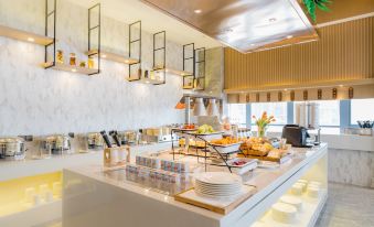 Hefei South Station Exhibition Center Atour Hotel