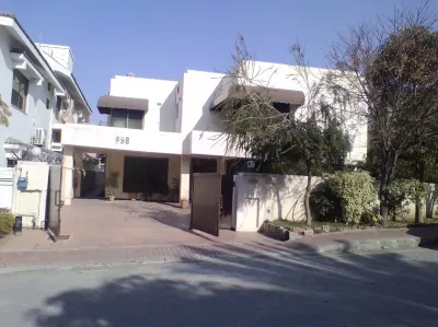Safari Club 3 Bahria Town Hotels in der Nähe von Margalla Institute of Health Sciences