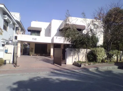 Safari Club 3 Bahria Town