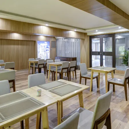 Floral Hotel· Qixia Manyi Boutique Hotel (Qixia Bus Station)