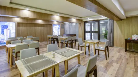 Floral Hotel· Qixia Manyi Boutique Hotel (Qixia Bus Station) Отели в г. Цися