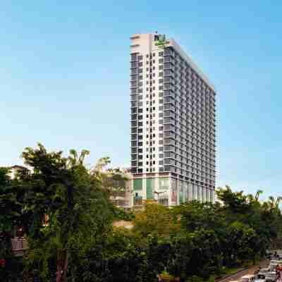 Holiday Inn & Suites Jakarta Gajah Mada, an IHG Hotel Hotel Exterior