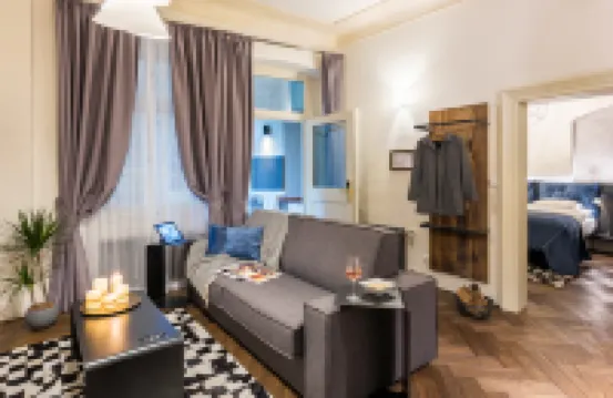 ムー バイ ザ キャッスル