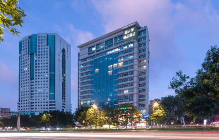 Spring Time Hotel (Guangzhou East Station Yantang Metro Station)