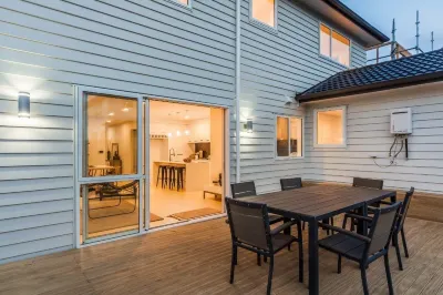 Flat Bush Holiday Accommodation Hotels near Rainbow's End Theme Park