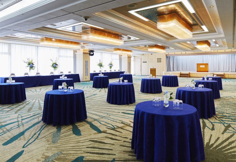 노보텔 오키나와 나하의 쾌적한 로비 모습