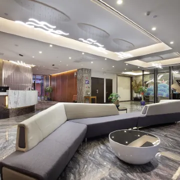 Wing Hotel GuiLin-Central square Hotels near Zhengyang Pedestrian Street