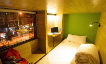 Dongmen 3 Capsule Inn