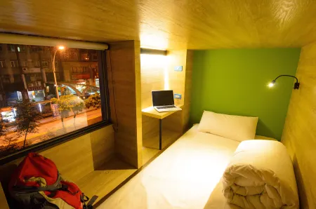 Dongmen 3 Capsule Inn