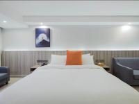 星程酒店(重庆江北国际机场店) - 高级大床房
