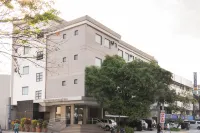 Governor Forbes Inn  호텔