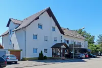 Hotel Restaurant Schwyzerhuesli فنادق في Heppenheim