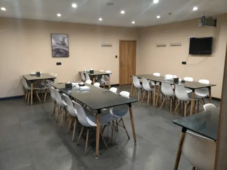 Shankee Hotel (Fangshan Bus Station) Отели в г. Фаншань