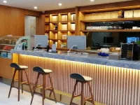 The happy home Hotels in Mile