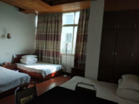 宿松华瑞宾馆 - 三人间（有窗）