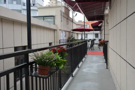 Wan W Xin Hotel (Shanghai Wujiaochang Sports University) Отели рядом с достопримечательностью «Shanghai Open University Yangpu Branch School»