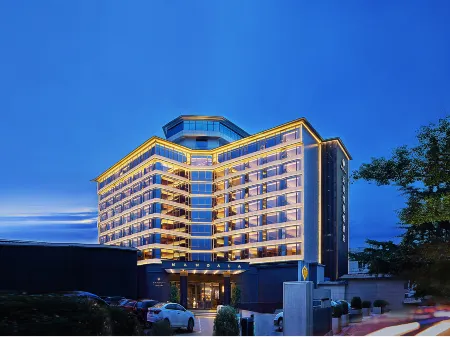 MANDALA HOTLE(Guilin Railway Station) Отели рядом с достопримечательностью «Maozhou Island, Daxu Ancient Town»