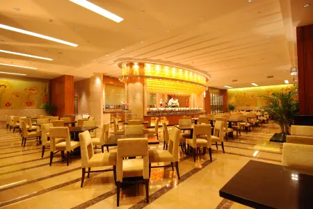 Tennis  International Hotel Отели рядом с достопримечательностью «Heidi and the garden of the dragonfly»