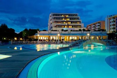 Savoy Beach Hotel & Thermal Spa Hotel a 