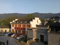 Yihong Hotel