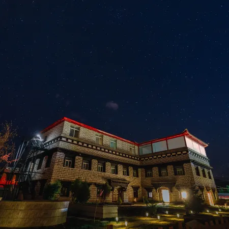 Daocheng Yunqi Mountain House Inn