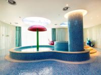 抚仙湖华美达广场酒店 - 室内游泳池