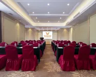Vienna Hotel(Taihe Baitai Xingma international store) - parking