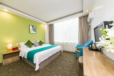 Hongyu Hostel Отели рядом с достопримечательностью «Сычуаньский Университет педагогического Экспериментального Иностранного Языка (Западный Ка»