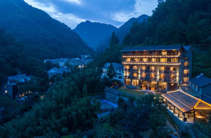 Early Impression Hotel