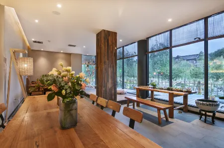 Kaifeng jijing huanxi hotel Отели рядом с достопримечательностью «Kaifeng Gulou Plaza»