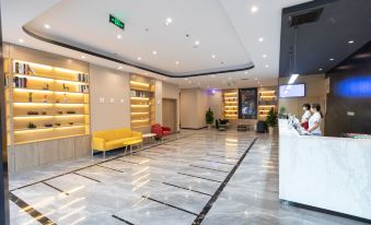 U Plus Hotel (Weihai High-speed Railway Station)