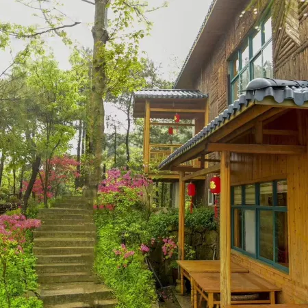 Wolong Mountain Villa