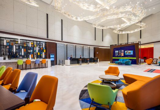 햄튼 바이 힐튼 조식