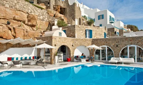 Kouros Hotel & Suites