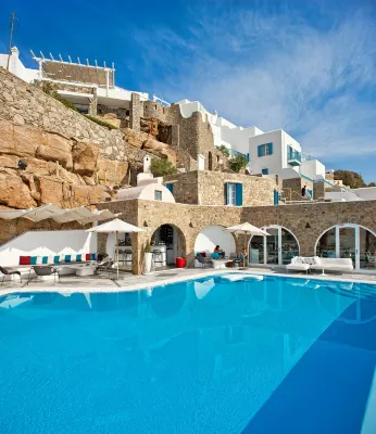 Kouros Hotel & Suites
