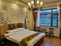 Kuandian Lvjiang Hotel