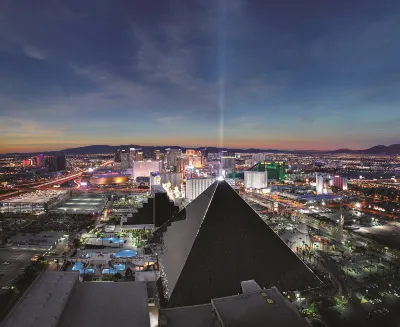 Luxor Hotel & Casino Hotel in zona University of Nevada Cooperative Extension