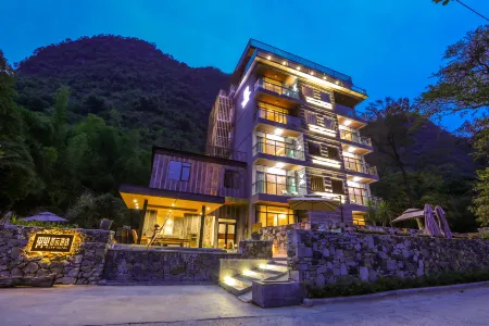 Yangshuo Chashi Hotel (Yulonghe Jiuxian Wharf Branch) Отели рядом с достопримечательностью «Totem Ancient Trail»