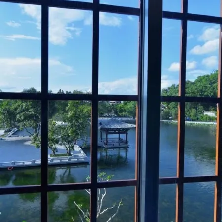 Feilong Holiday Hotel