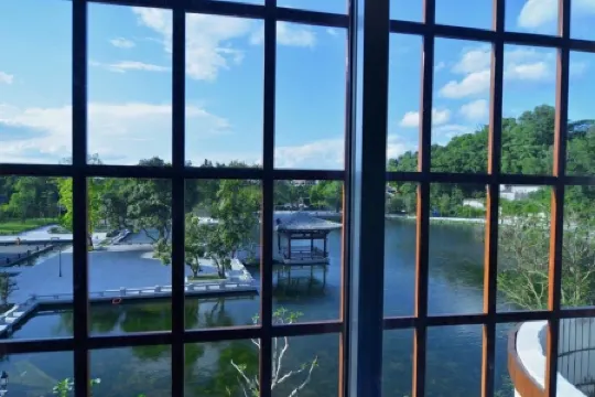 Feilong Holiday Hotel