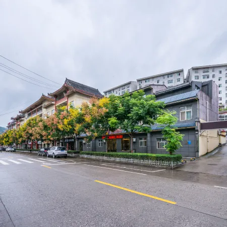 Huangling welcome business hotel