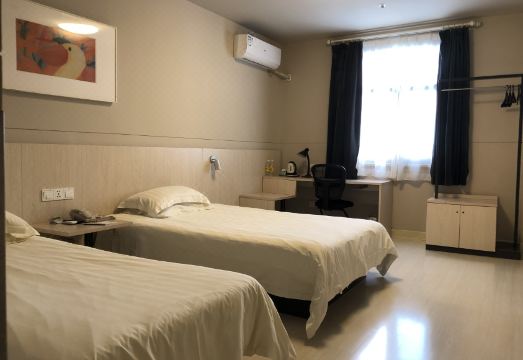 Jinjiang Inn (Shanghai Lujiabang station Road) Hotel Overview