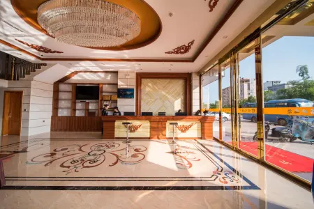 Dongxing Junwen Hotel Отели рядом с достопримечательностью «Dong Xing Port»