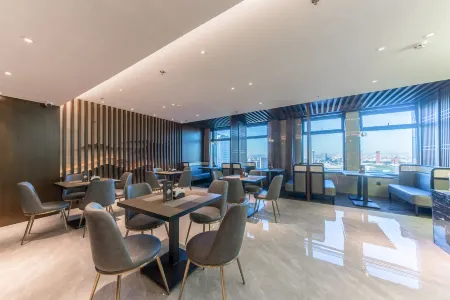 Rezen Dong Hotel (Changchun International Convention and Exhibition Center) Отели рядом с достопримечательностью «Changchun Wuhuan Gymnasium»