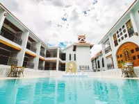 Lanna Oriental Hotel Hotels near Wat Lokmolee
